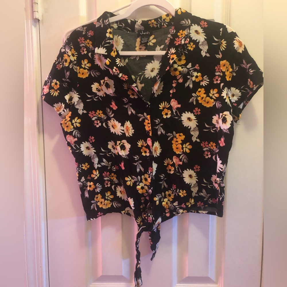 💐Justify Juniors Front-Tie Button-Up Floral Crop Top size Large🖤